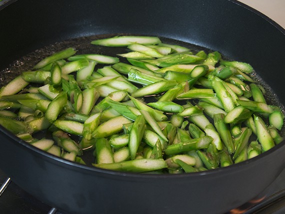 Gnocchi con asparagi e pomodorini 4 Cuoci gli asparagi