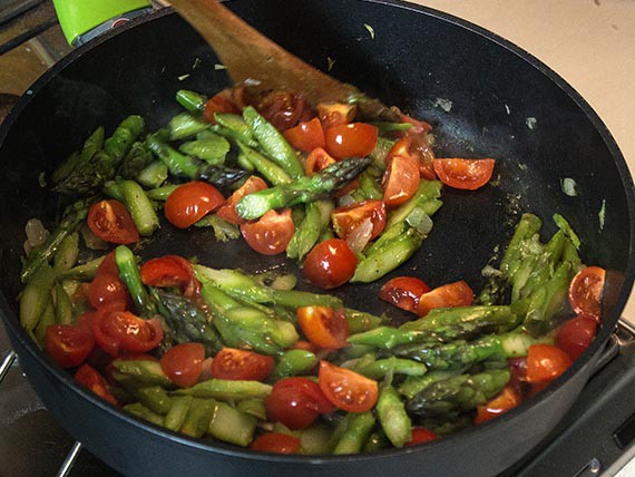 Gnocchi con asparagi e pomodorini 10 In padella asparagi e pomodorini