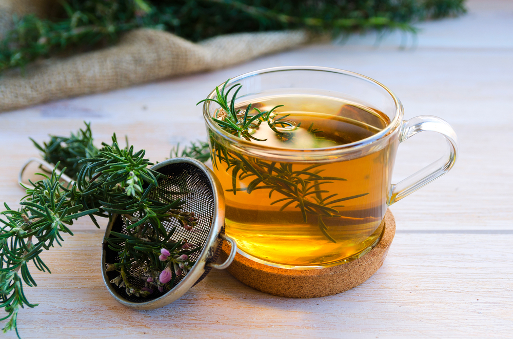 Come bere più acqua: i consigli per idratarsi di più e meglio 7 Tisane