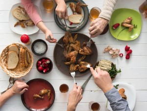 Mangia pi&ugrave; sano chi mangia in famiglia!