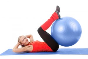 Addominali d&rsquo;acciaio con la fitball