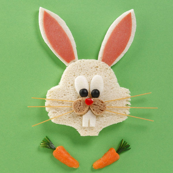 A Carnevale anche i cibi si travestono! 2 Bugs Bunny di pane per Carnevale