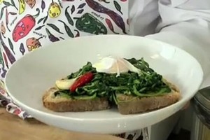 Fogliari di papavero con crostoni di pane