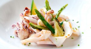 Insalatina di seppie e asparagi, un piatto sano e gustoso