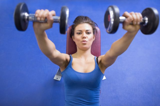 Workout Rihanna: 25 minuti di allenamento per ritrovare la forma! 7 25 minuti workout Rihanna, esercizio per le spalle