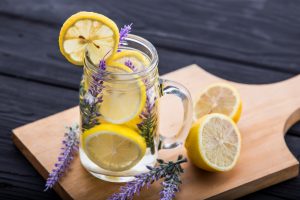 Acque aromatizzate senza calorie per combattere il caldo