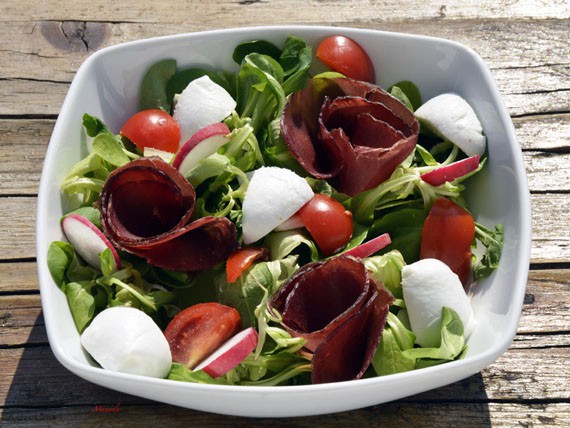 6 panini e insalate per variare la tua dieta! 1 6 panini e insalate per variare la tua dieta! insalata di bresaola e mozzarella