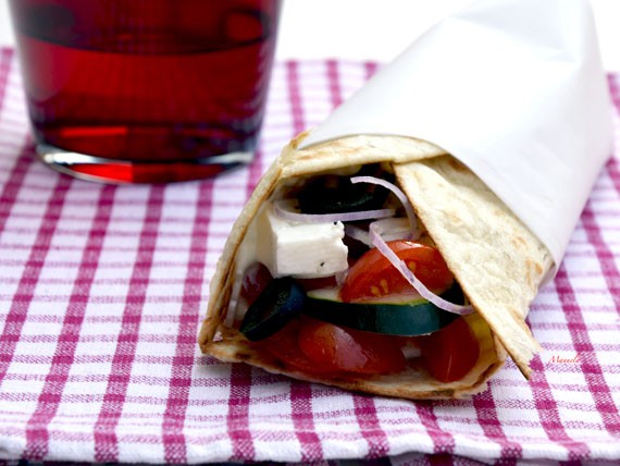 6 panini e insalate per variare la tua dieta! 6 6 panini e insalate per variare la tua dieta! piadina alla greca