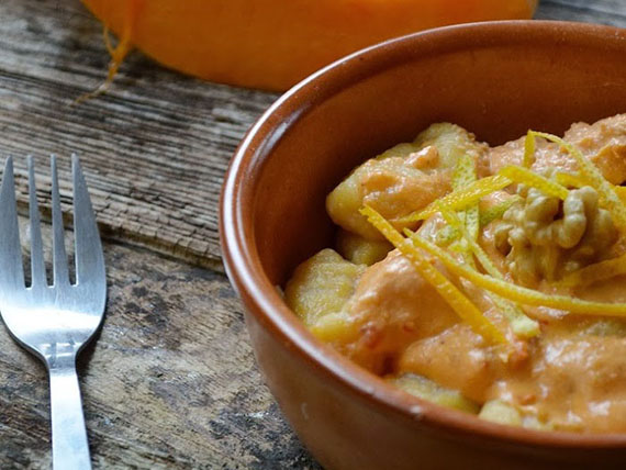 Menù vegetariano per le feste di Natale: ricette 2 gnocchi zucca pesto noci