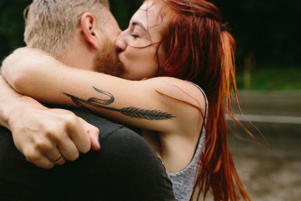Bacio: 10 effetti positivi che non ti aspetti! 4 baciare mantiene buoni rapporti di coppia