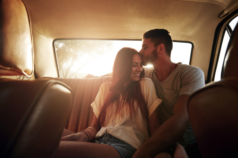 Bacio: 10 effetti positivi che non ti aspetti! 9 baciare ti aiuta a capire gli altri