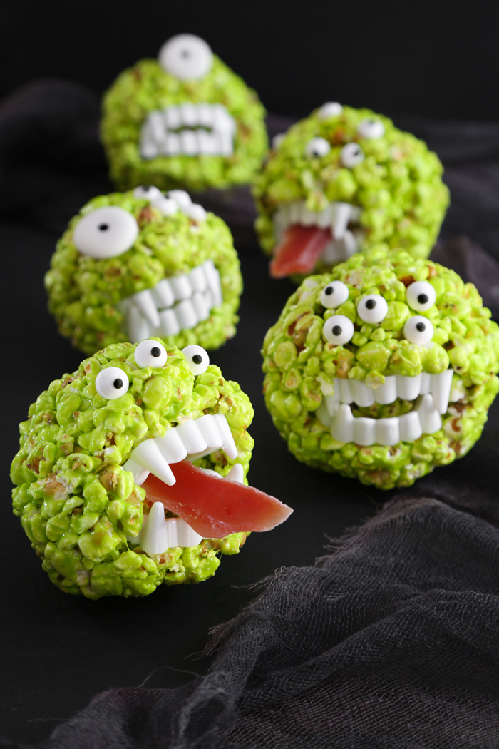 Dolci di Halloween: idee mostruose e originali 13 Monster Popcorn Balls Tortine halloween