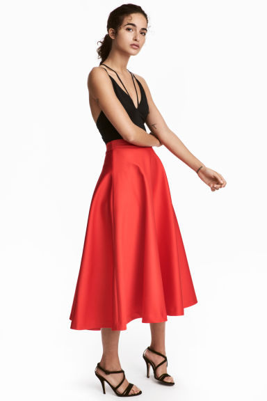 Vestiti rossi per Natale: le nostre proposte 9 vestiti da donna rossi gonna in satin h&m