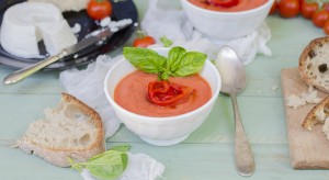 Zuppa fredda di pomodoro con peperoni