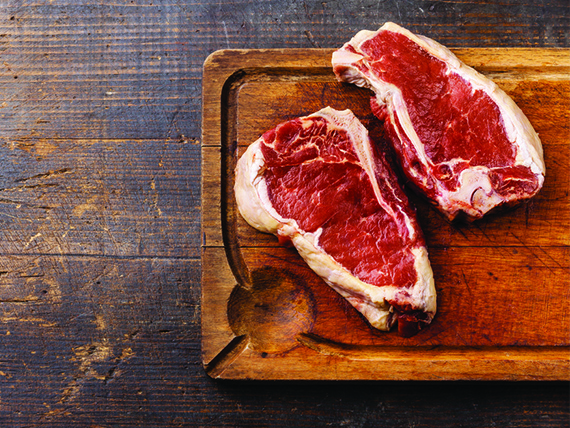 Ecco i cibi da evitare per non sudare 2 la carne rossa causa sudorazione eccessiva in estate