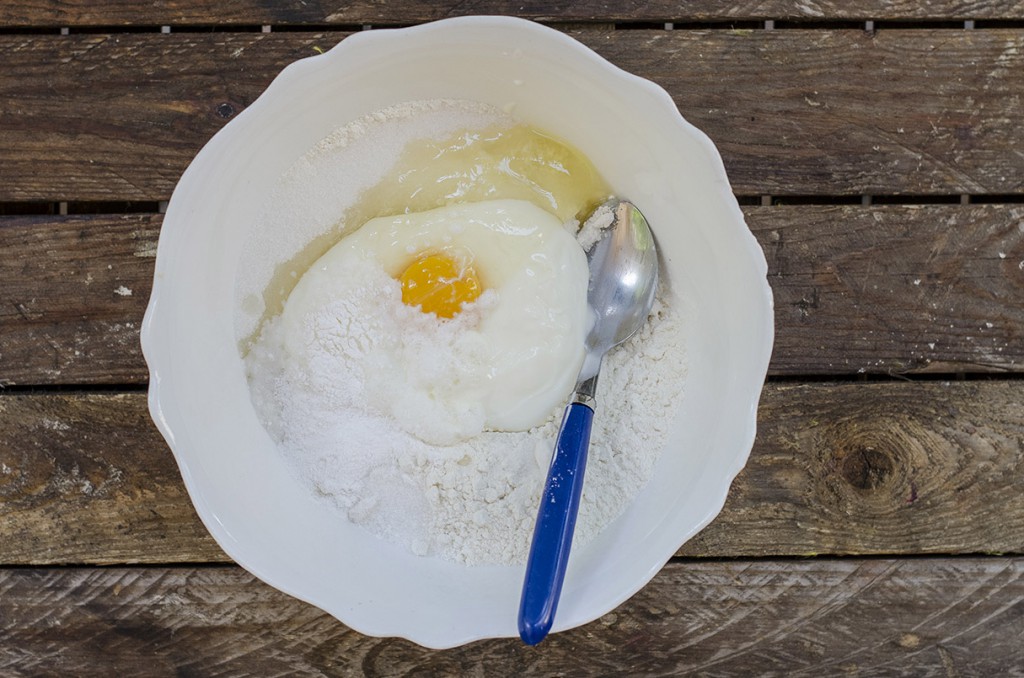 Cornetti allo yogurt, senza burro ne olio! 2 cornetti light ingredienti ciotola
