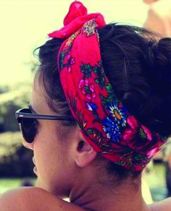 Gli accessori per capelli: fasce, foulard e turbanti 10 fascia 16
