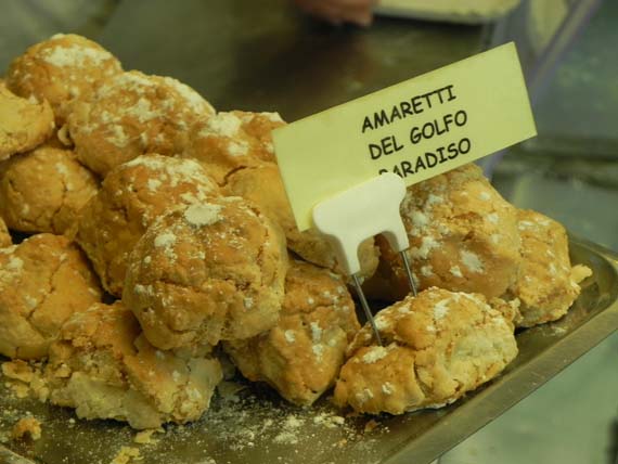Viaggi e assaggi: Camogli 12 vai a Camoglia a visitare il mare, la città e i piatti e dolci tipici