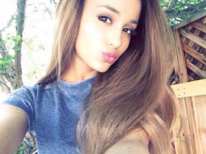 Le 10 regole fondamentali per fare un selfie perfetto! 5 non fare la bocca a culo di gallina nei selfie