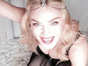 Le 10 regole fondamentali per fare un selfie perfetto! 1 disattiva il flash per fare il selfie perfetto