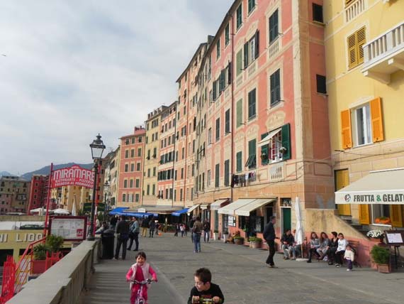 Viaggi e assaggi: Camogli 4 vai a Camoglia a visitare il mare, la città e i piatti e dolci tipici