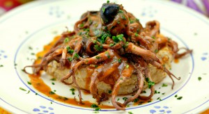 Polenta di avena con moscardini e olive nere