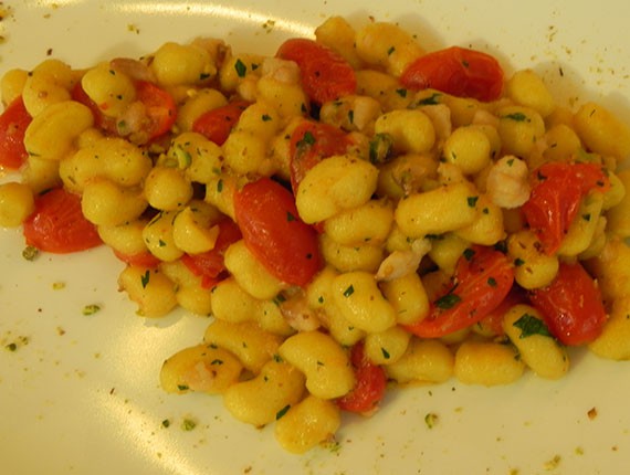 Una cucina di mare e terra 2 gusta i gnocchetti con bocconcini di scorfano dello yacht club