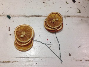 Come realizzare un centrotavola fai da te per Natale 9 le arance essiccate