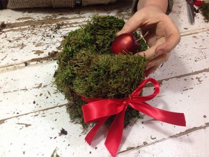 Come realizzare un centrotavola fai da te per Natale 7 decora il centrotavola con le mele