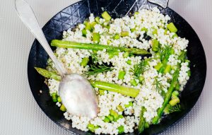 Orzo agli asparagi: una ricetta nutriente e light