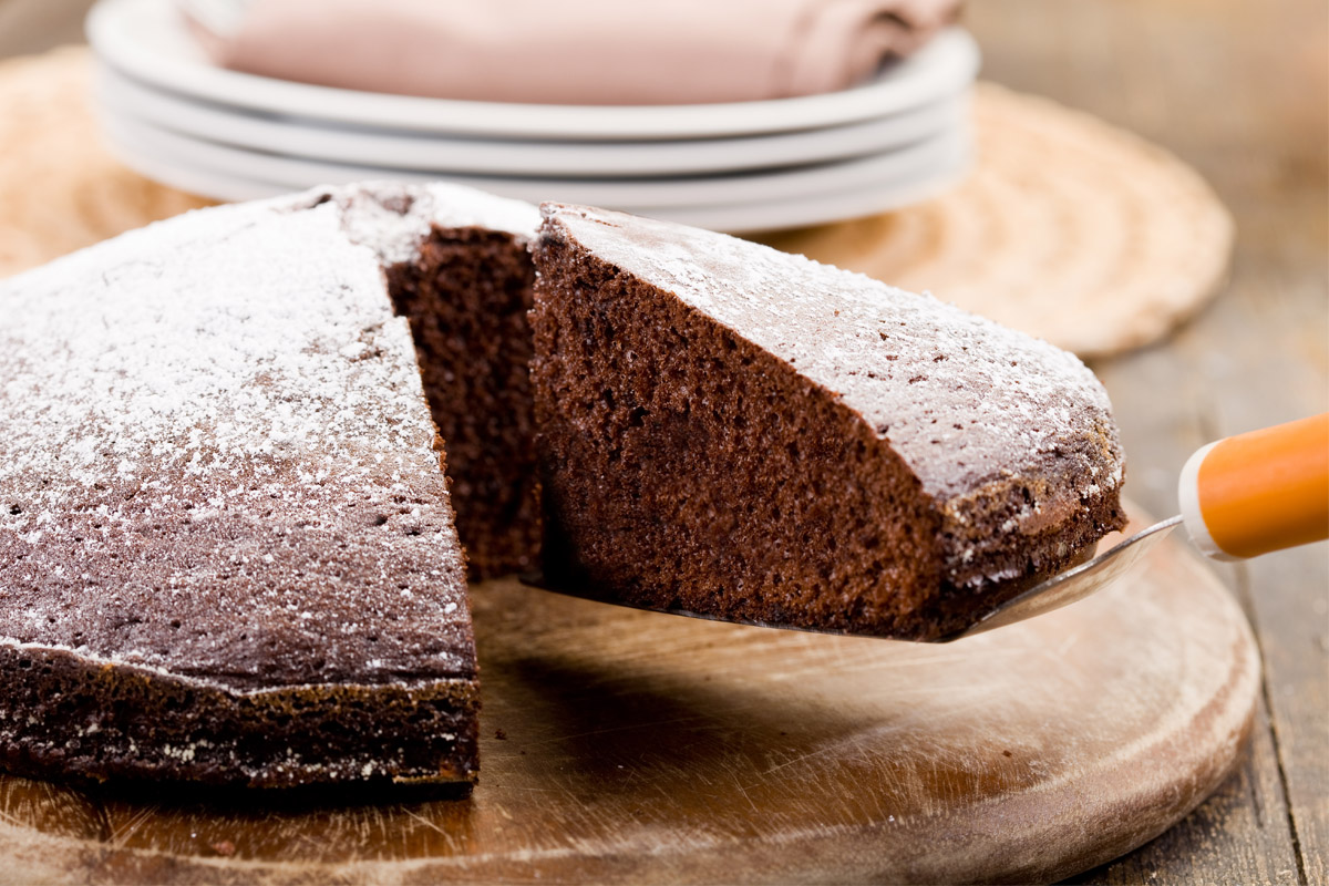 Torta al cioccolato: la ricetta del dolce più amato di sempre 8 Torta al cioccolato senza uova e latte
