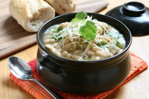 Zuppa di cavolo verza, fagioli e cipolla