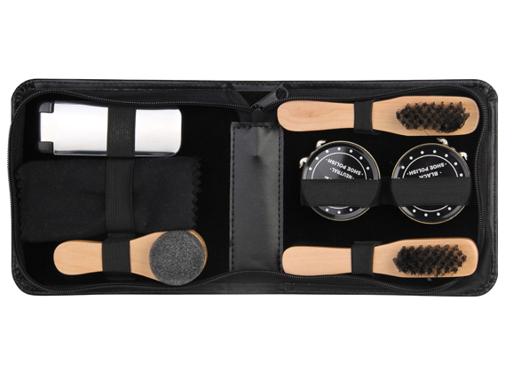 Regali originali per uomo: sos regalo per lui! 1 Regali originali per uomo: Set kit per pulizia scarpe in elegante