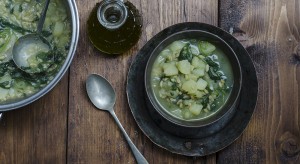 Zuppa di patate, bietole e kamut