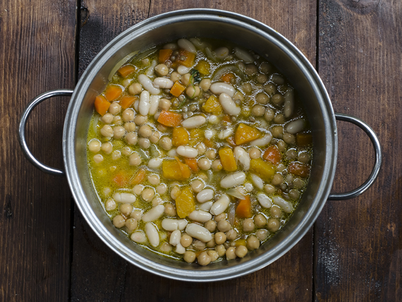 Zuppa di legumi, carote e zucca 4 preparazione della zuppa di zucca, carote e legumi