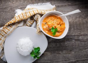 Pollo al latte di cocco: con riso, un secondo piatto esotico