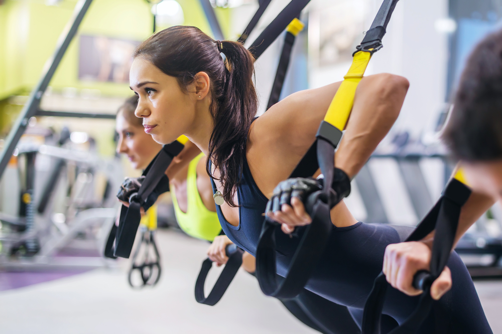 9 sport divertenti da praticare se odi la palestra! 7 TRX, i benefici e il programma di allenamento per lui e lei