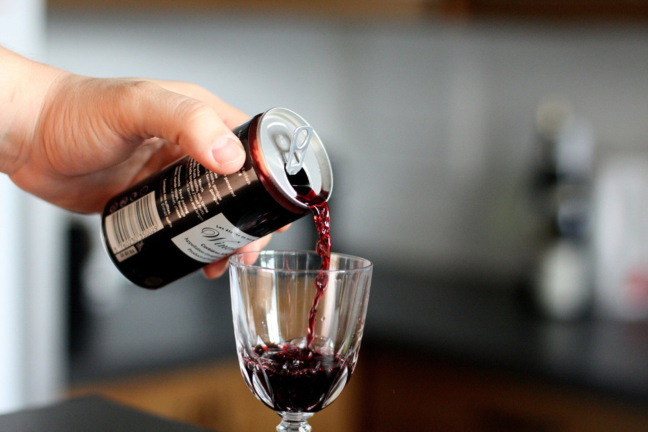 Cibi trendy: il parere del nutrizionista sui cibi alla moda 10 I cibi più trendy: vino in lattina