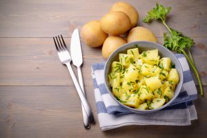 Patate lesse, con olio extravergine d&rsquo;oliva e prezzemolo