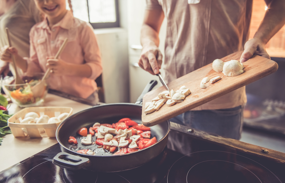 6 cose da fare la sera per svegliarti più leggera 3 mangiare leggero a cena
