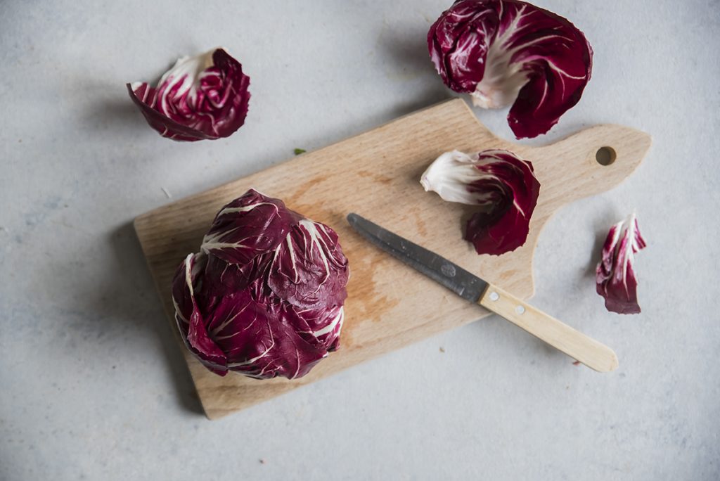 Crostini di polenta: ricetta con stracchino, radicchio e noci 2 crostoni di polenta