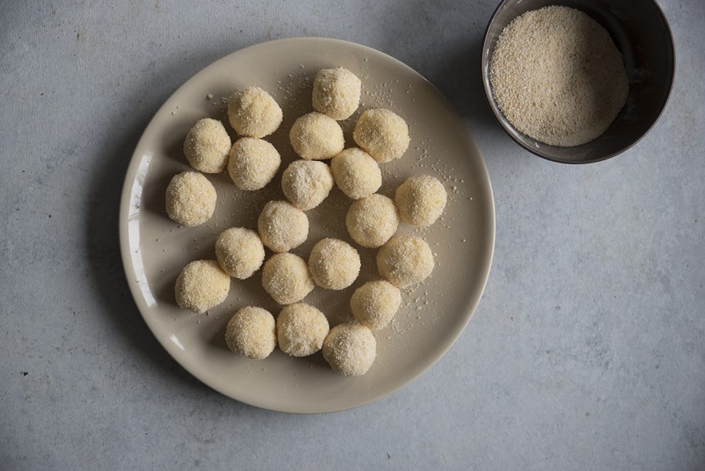 Polpette di polenta: ricetta sana e veloce da preparare 5 polpette di polenta farcite