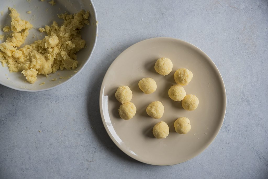 Polpette di polenta: ricetta sana e veloce da preparare 4 polpette di polenta al forno