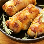 Involtini di pollo: ricetta veloce in padella o al forno con prosciutto cotto e rucola 2 involtini di pollo