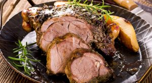 Agnello porchettato di Pasqua al forno, la ricetta gustosa e veloce