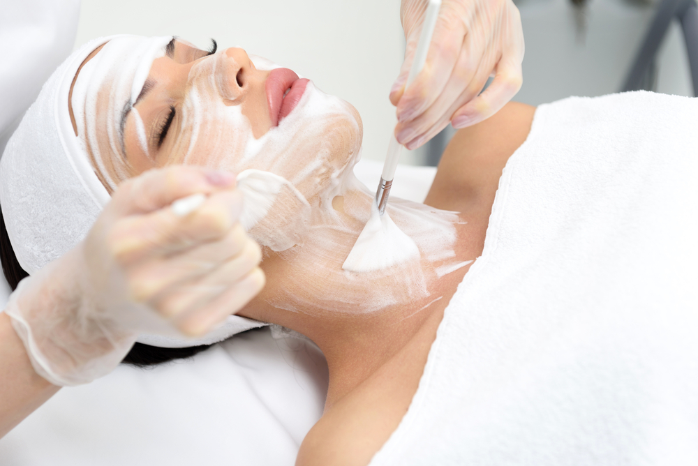 Prova le creme di bellezza al caffè fai da te! 3 creme di bellezza maschera collo