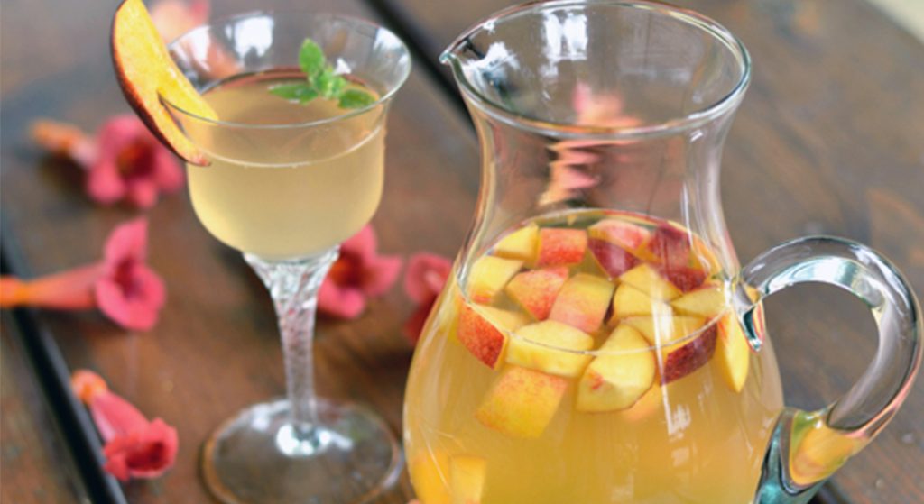 Sonno e quarantena: come gestire l'ansia e riuscire a dormire 1 Acqua detox alla pesca, kiwi e melissa