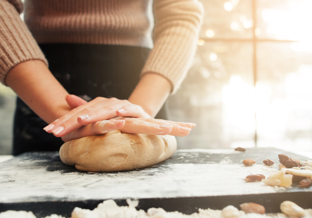 Regole in cucina per celiaci: consigli dalla spesa alla tavola 4 Come preparare in casa gli impasti senza glutine.