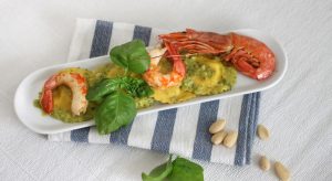 Ravioli con pesto di zucchine e gamberi