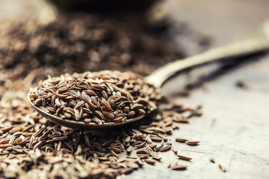 Acque aromatizzate senza calorie per combattere il caldo 1 acqua aromatizzate, semi di cumino e finocchio